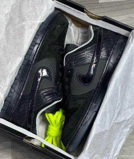 NIKE SB Dunk Low "Duck of the Feather" Black University
