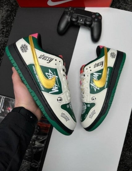 SB Dunk Low Stussy